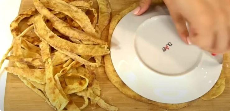 Готовлю торт без духовки за 20 хвилин: медовик на сковороді