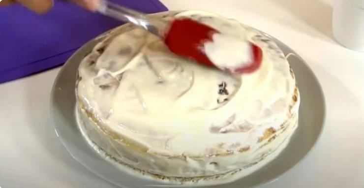 Готовлю торт без духовки за 20 хвилин: медовик на сковороді