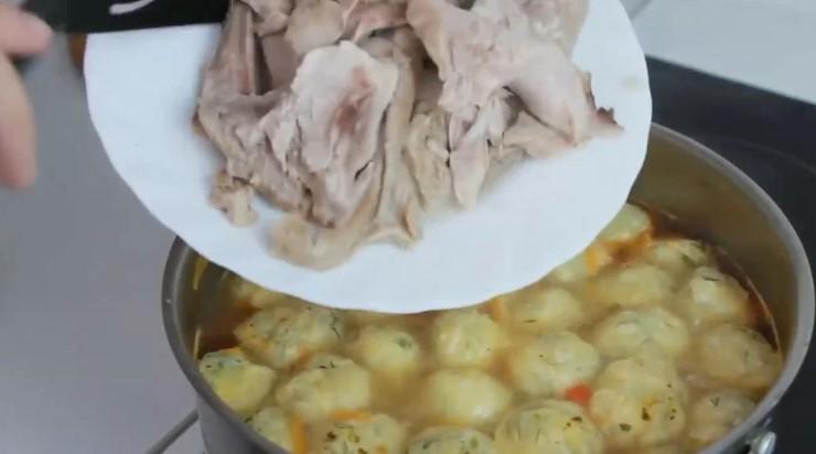 Суп, від якого мені складно відірватися, бо дуже смачний, а готувати його зовсім не складно