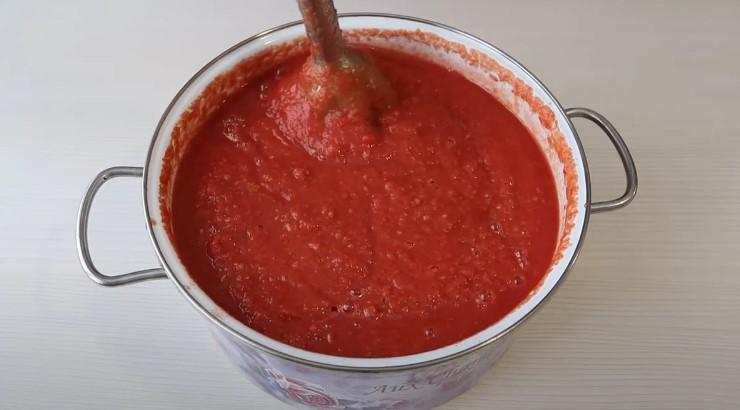 Моя дружина готує дуже смачний домашній кетчуп. Ділюсь рецептом