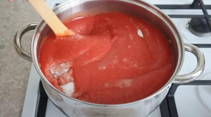 Моя дружина готує дуже смачний домашній кетчуп. Ділюсь рецептом