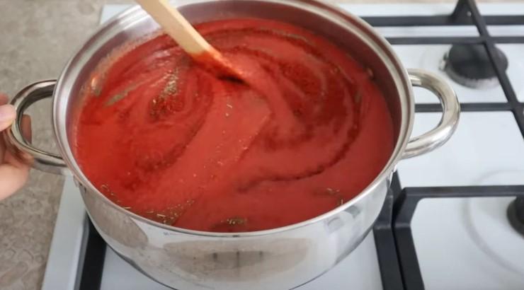 Моя дружина готує дуже смачний домашній кетчуп. Ділюсь рецептом