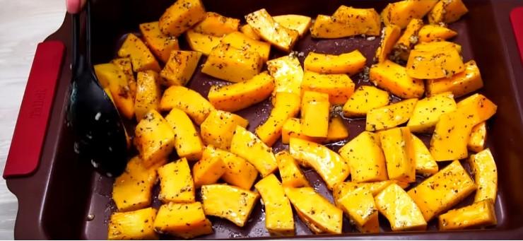 Гарбуз запечений з часником та базиліком