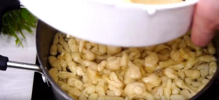 Домашні макарони, які готуються буквально за 5 хвилин і нічого не потрібно розкачувати