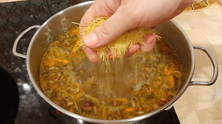 За 40 хвилин готую грибний суп з вермішеллю