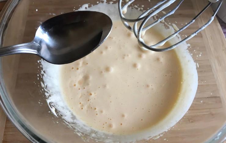 Бісквітний рулет – жодної тріщини. Легкий та ніжний десерт до чаю