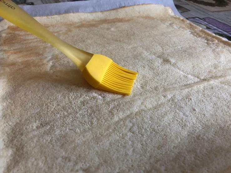 Бісквітний рулет – жодної тріщини. Легкий та ніжний десерт до чаю