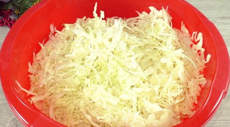 Найпростіший рецепт солоної капусти на зиму