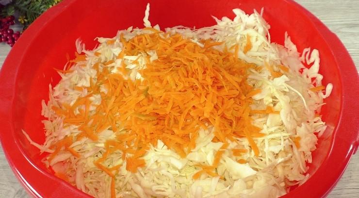 Найпростіший рецепт солоної капусти на зиму