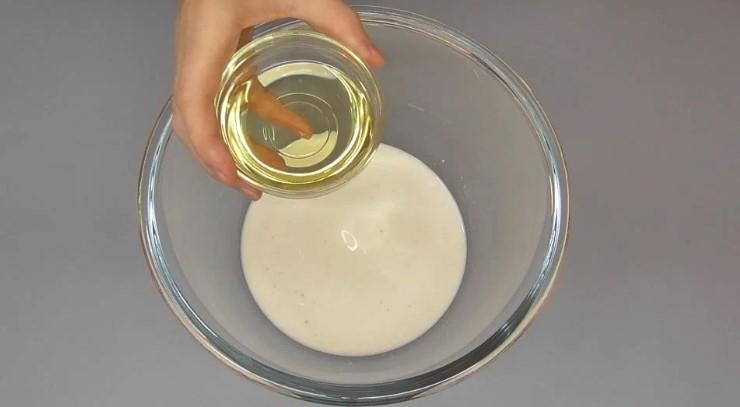 Універсальне просте м'яке дріжджове тісто без яєць для пирогів з несолодкою начинкою