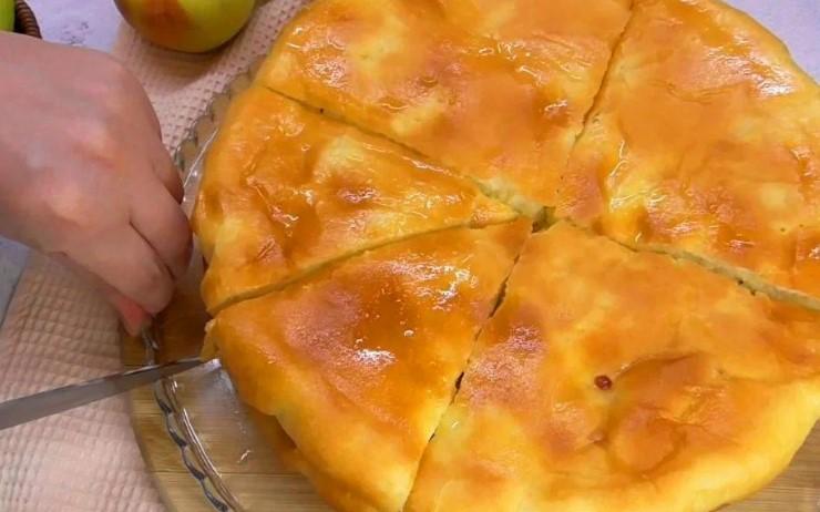 Універсальне просте м'яке дріжджове тісто без яєць для пирогів з несолодкою начинкою