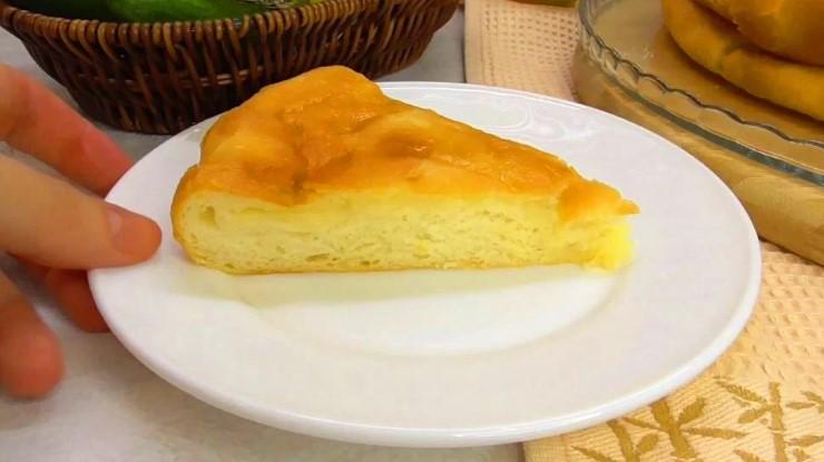 Універсальне просте м'яке дріжджове тісто без яєць для пирогів з несолодкою начинкою