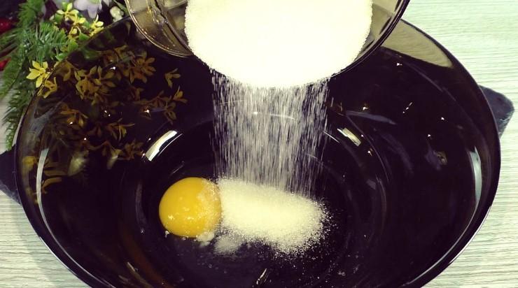 Заливний пиріг з яблуками на швидку руку. Простіше рецепту не знаю