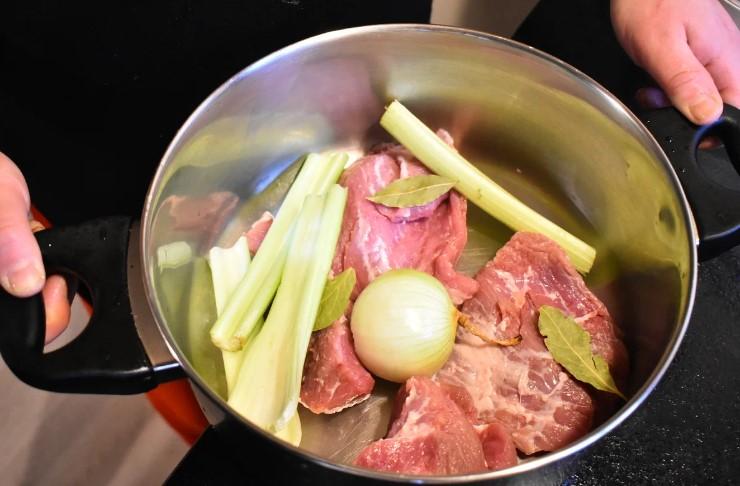 Готую смачненький супчик з квасолею за рецептом своєї бабусі