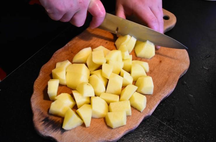 Готую смачненький супчик з квасолею за рецептом своєї бабусі