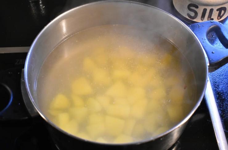 Готую смачненький супчик з квасолею за рецептом своєї бабусі