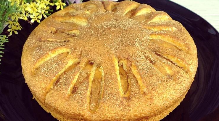 Заливний пиріг з яблуками на швидку руку. Простіше рецепту не знаю