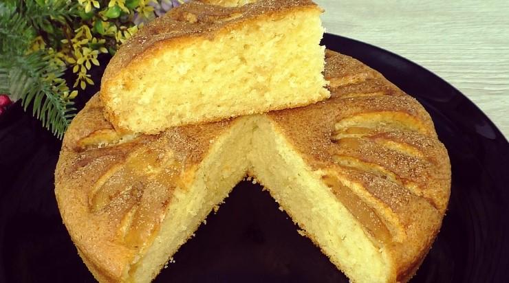 Заливний пиріг з яблуками на швидку руку. Простіше рецепту не знаю