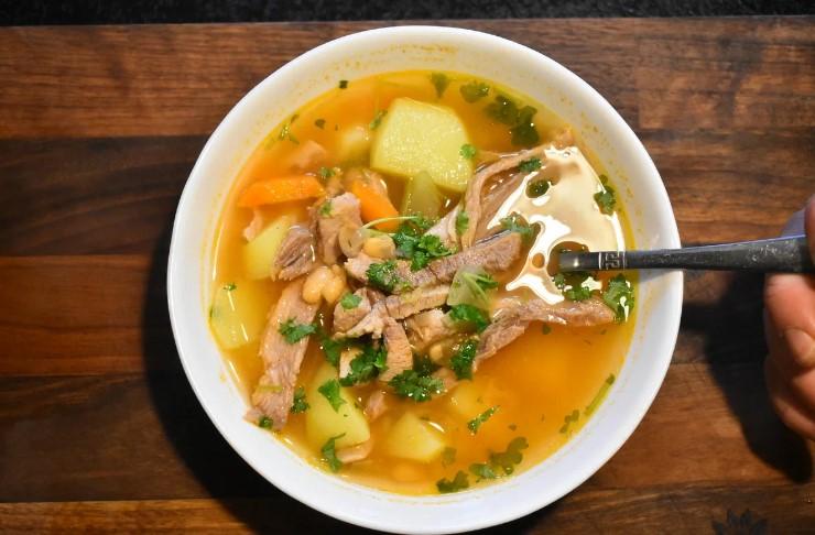 Готую смачненький супчик з квасолею за рецептом своєї бабусі