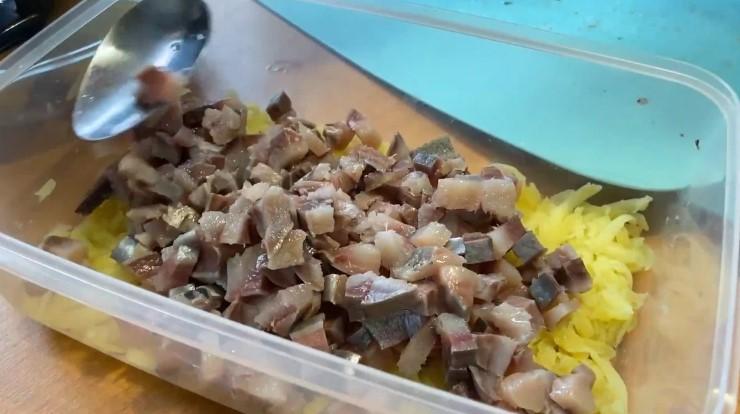 Рецепт смачного салату, який зможе замінити звичну вечерю