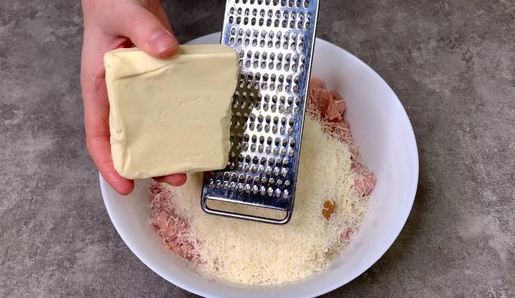 Коли мені хочеться особливо смачних котлет, готую їх "по королівськи": виходять завжди соковиті, ніжні та смачні-смачні