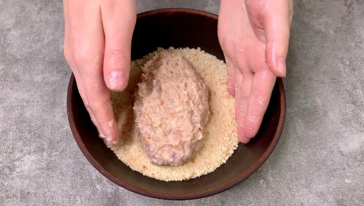 Коли мені хочеться особливо смачних котлет, готую їх "по королівськи": виходять завжди соковиті, ніжні та смачні-смачні