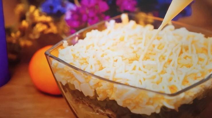 Знайомий шеф-кухар поділився рецептом салату "Ситий чоловік"