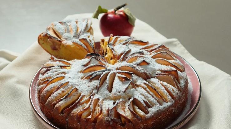 Пиріг №1 у моїх рецептах: повітряне тісто на збитих білках навряд чи залишить когось байдужим