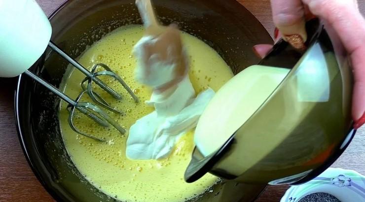 Простий домашній торт для сімейного чаювання