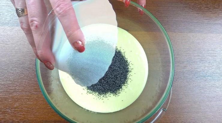 Простий домашній торт для сімейного чаювання