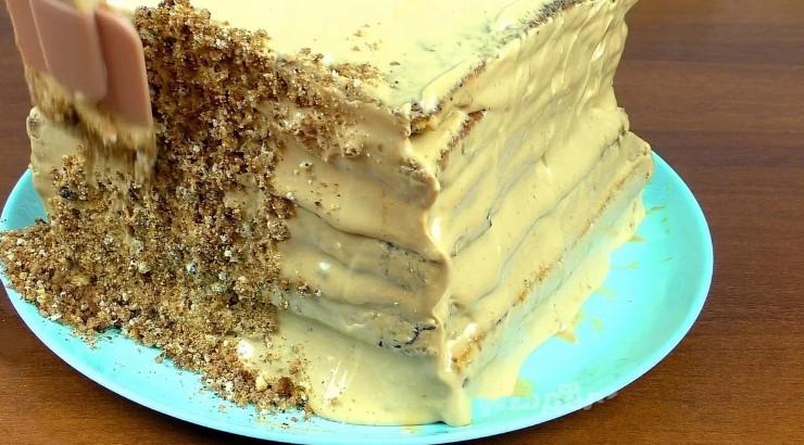 Простий домашній торт для сімейного чаювання