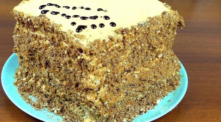 Простий домашній торт для сімейного чаювання