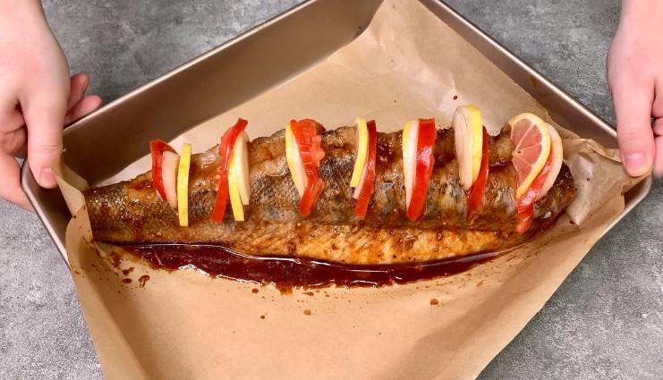 Показую, як я готую судак цілком у духовці. Ефектна, соковита та неймовірно смачна риба