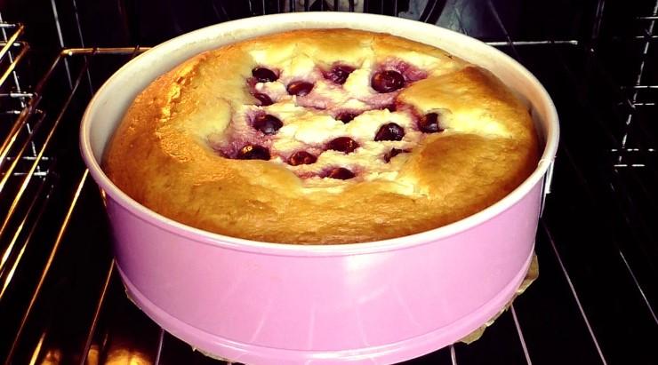 Простий сирний пиріг із доступних продуктів