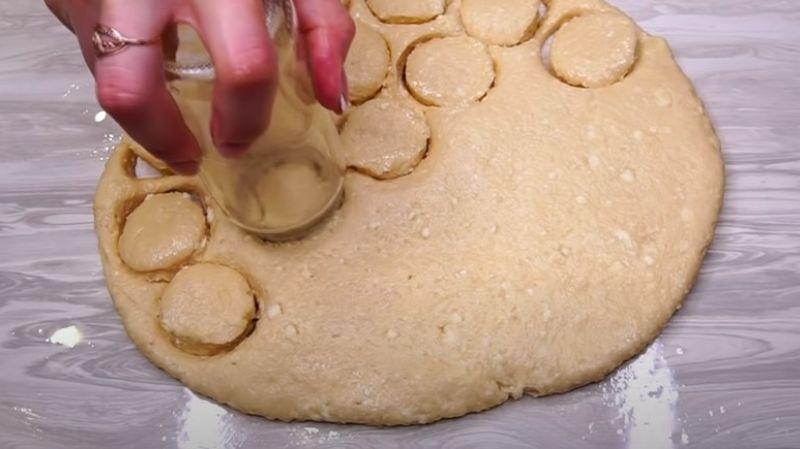 Які ж вони смачні! Сирні шайбочки до чаю за лічені хвилини