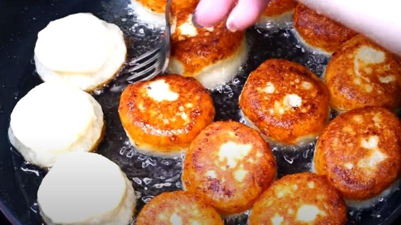 Які ж вони смачні! Сирні шайбочки до чаю за лічені хвилини