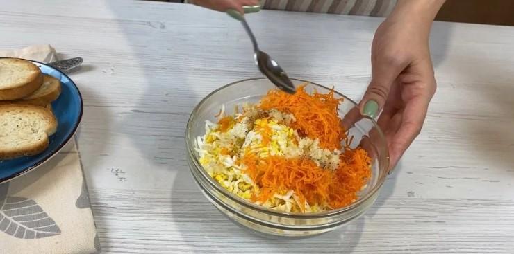 З'їдається за хвилину! Даремно забутий рецепт: намазка на хліб