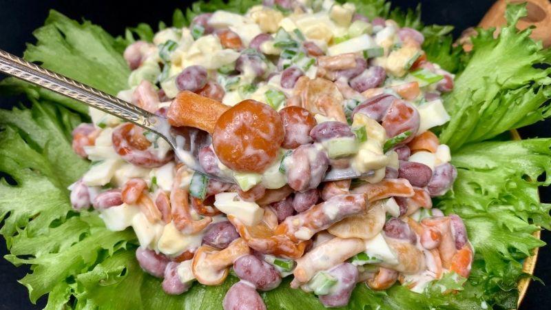 Неймовірно смачний салат всього із трьох основних інгредієнтів