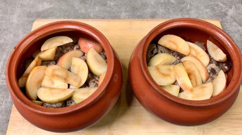 А ви пробували запікати курячу печінку з яблуками