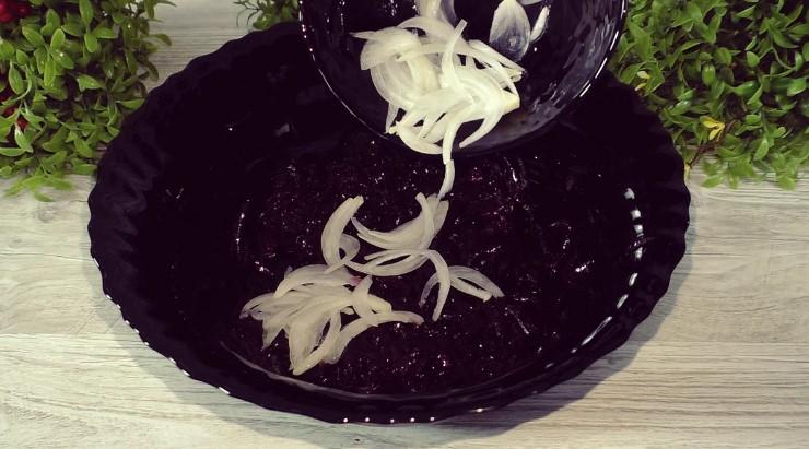 Салати із буряком готую часто. Готується все просто, а смак чудовий