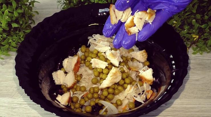 Салати із буряком готую часто. Готується все просто, а смак чудовий