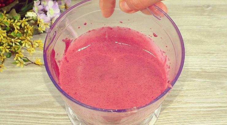 Змішую манку з компотом та на плиту. Виходить смачний десерт всього з 2 інгредієнтів