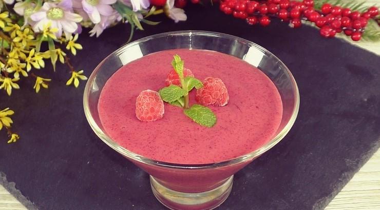 Змішую манку з компотом та на плиту. Виходить смачний десерт всього з 2 інгредієнтів