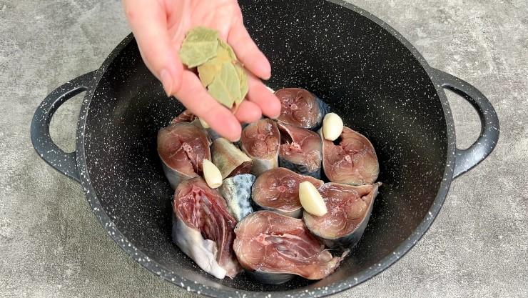 Ця скумбрія в олії виходить навіть смачнішою, ніж у консервах з магазину