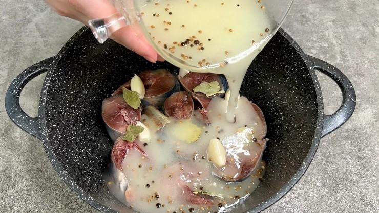 Ця скумбрія в олії виходить навіть смачнішою, ніж у консервах з магазину