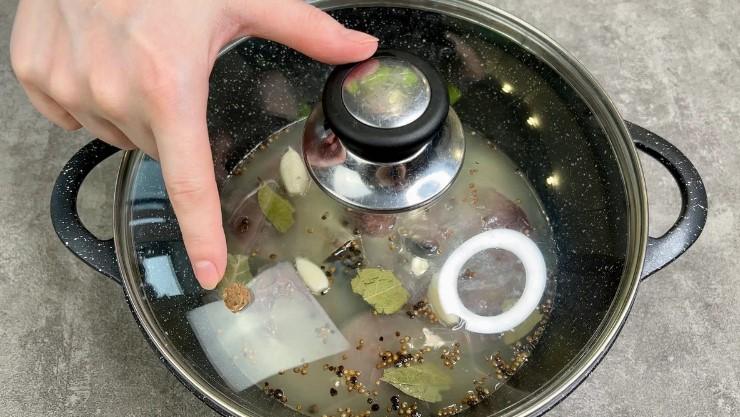 Ця скумбрія в олії виходить навіть смачнішою, ніж у консервах з магазину