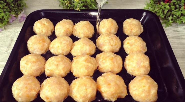 Просто роблю кульки з фаршу з рисом та запікаю і вся сім'я сита