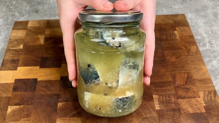 Ця скумбрія в олії виходить навіть смачнішою, ніж у консервах з магазину