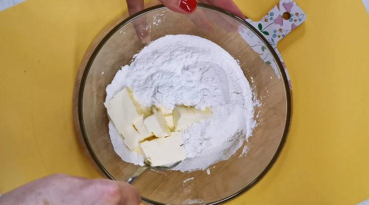 Випікаю такі пироги з різними ягодами, міняю начинки за смаком