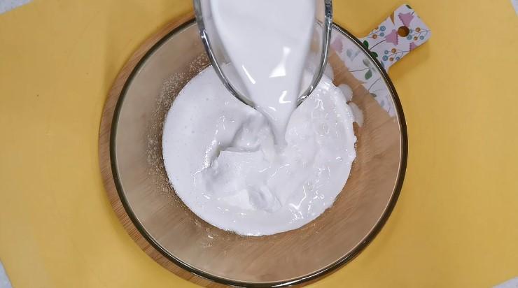 Випікаю такі пироги з різними ягодами, міняю начинки за смаком